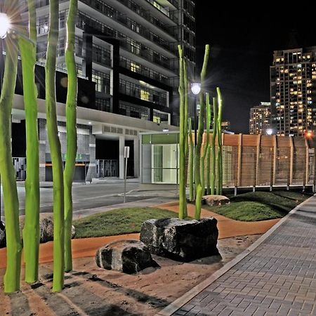 Square One Fully Furnished Suite มิสซิสซอกา ภายนอก รูปภาพ
