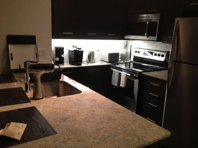 Square One Fully Furnished Suite มิสซิสซอกา ภายนอก รูปภาพ