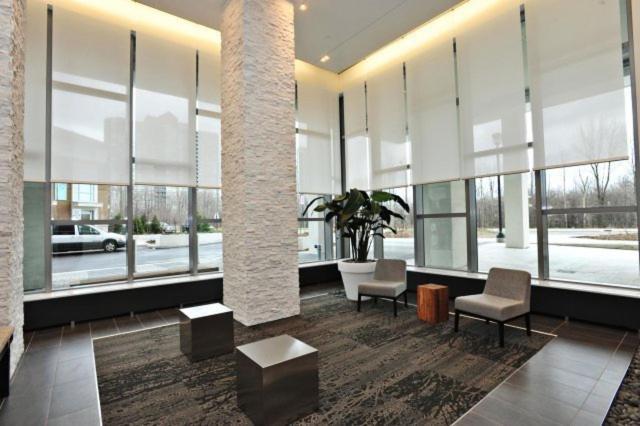Square One Fully Furnished Suite มิสซิสซอกา ภายนอก รูปภาพ