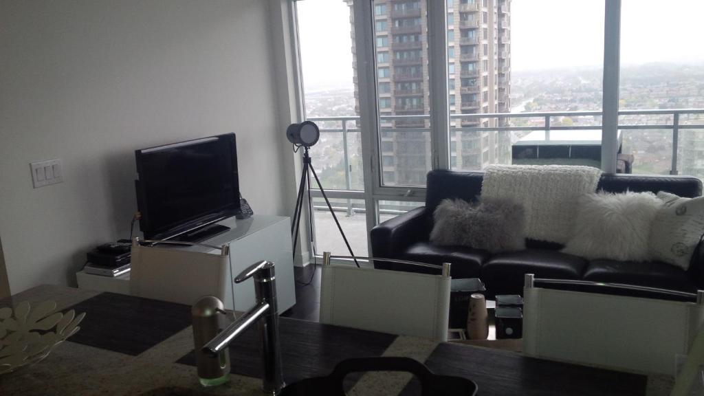 Square One Fully Furnished Suite มิสซิสซอกา ห้อง รูปภาพ